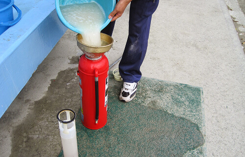 泡消火器（フォーム消火器）